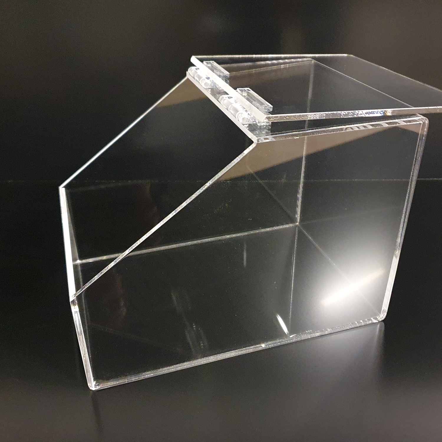 Boite à vrac en plexiglas avec couvercle incolore épaisseur 4 mm avec charnières en plexiglas incolore par Atelier du plastique à Verson